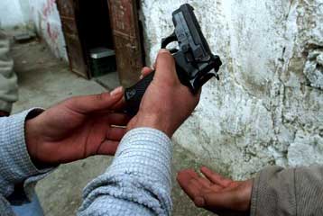 Έκκληση στον Αραφάτ για έλεγχο της βίας απευθύνει η Ολμπράιτ