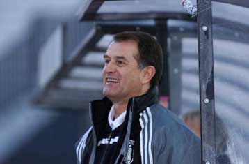 Κινδυνεύσαμε στο τέλος, είπε ο Μπάγεβιτς – Αργήσαμε να πετύχουμε το γκολ, απάντησε ο Λιβαθηνός