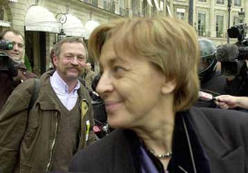 Υπό την απειλή μπαράζ επιθέσεων από Κορσικανούς αυτονομιστές ζει το Παρίσι