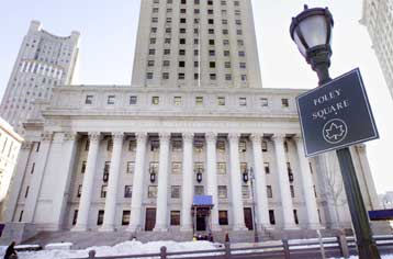 Σιδηροδέσμιοι κάθισαν στο εδώλιο οι τέσσερις συνεργάτες του Μπιν Λάντεν