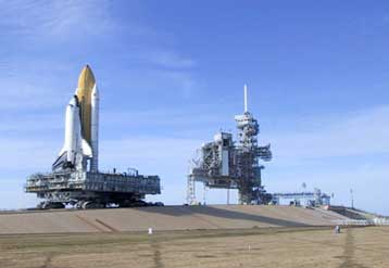 Το Atlantis «σύρθηκε» στην εξέδρα εκτόξευσης