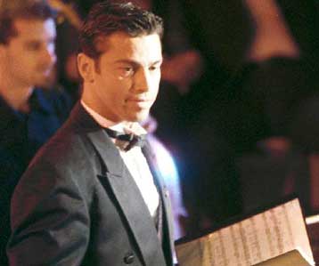 Ο Μάριος Φραγκούλης στο Μέγαρο Μουσικής για φιλανθρωπική συναυλία