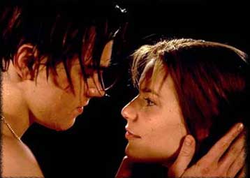 «Όλα για την αγάπη» από το Δανό σκηνοθέτη Τόμας Βίντερμπεργκ, με την Κλερ Ντέινς