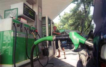 Νέες μειώσεις στις τιμές των καυσίμων