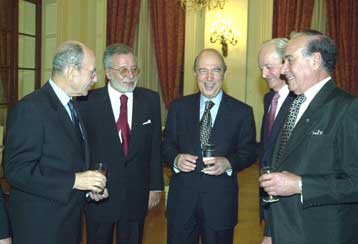 Δηλώσεις αισιοδοξίας για την ευρωζώνη στην ετήσια δεξίωση του ΕΒΕΑ