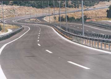 Ειδικό τέλος καλούνται να πληρώσουν οι επιχειρήσεις που βρίσκονται επί των εθνικών οδών