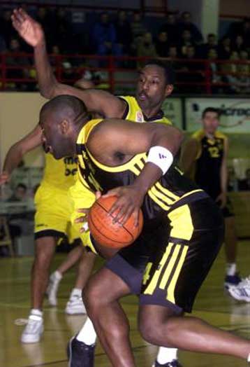 Λαχτάρισε με το Μουμούρη ο Αρης, αλλά νίκησε 91-85 το Π.Φάληρο