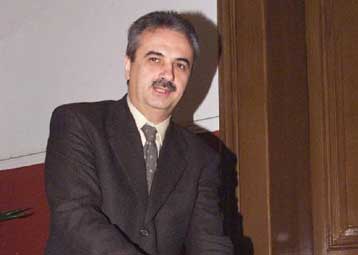 Σημαντικές αλλαγές σε ΠΑΣΟΚ και κυβέρνηση σχεδιάζει ο Σημίτης, υποστηρίζει ο Γ.Μαγκριώτης