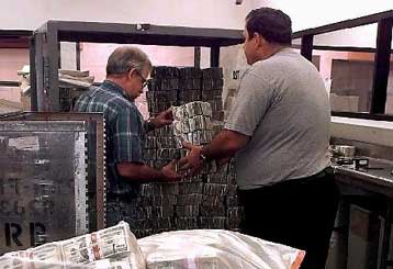 Παγίδα για τους φοροφυγάδες η μετατροπή εθνικών νομισμάτων σε ευρώ