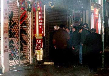 Δύο νεκροί και επτά τραυματίες από επίθεση αυτοκτονίας σε αστυνομικό τμήμα της Κωνσταντινούπολης