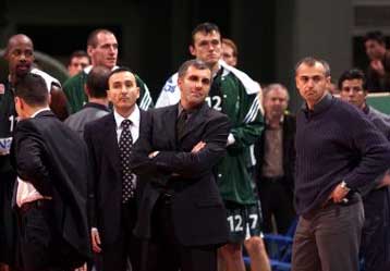 Έχει δίκιο ο πρόεδρος – Είναι ο άρχων της ομάδας και μπορεί να έρχεται στα αποδυτήρια