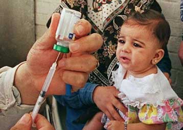 Πρόγραμμα μαζικών εμβολιασμών «εξαλείφει» τη μηνιγγίτιδα C από τη Βρετανία