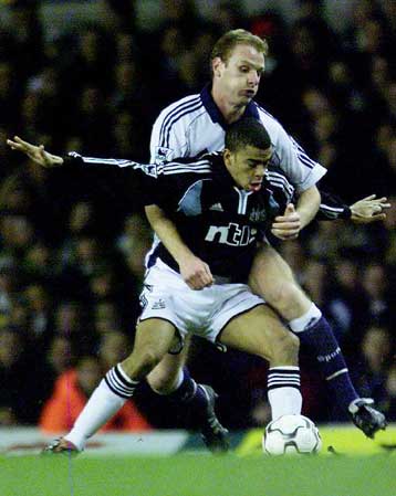 Η δύναμη της έδρας κράτησε όρθια την Τότεναμ στον επεισοδιακό αγώνα με τη Νιούκαστλ