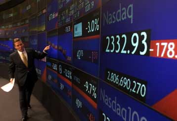 Πτωτικά κινήθηκε η Γουόλ Στριτ την Τρίτη – Ο Nasdaq στα χαμηλότερα επίπεδα 22μήνου