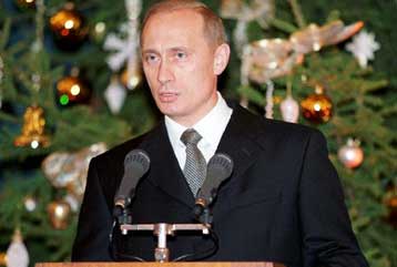 Δημοφιλής παραμένει ο Πούτιν στη Ρωσία, παρά τη στάση του στο ναυάγιο του Kursk