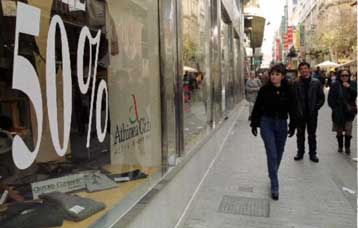 Κανονικό ωράριο λειτουργίας στα καταστήματα από Τετάρτη – Από 15 Ιανουαρίου πιθανώς οι εκπτώσεις