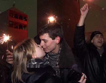 Στο αίμα βάφτηκε η είσοδος του 2001 – Πέντε νεκροί στην Ολλανδία, τρεις στη Μέση Ανατολή