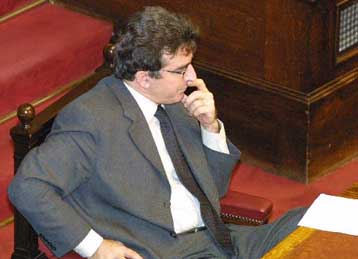 Έτοιμα το Μάρτιο τα μέτρα για την οδική ασφάλεια – Κατά 6% λιγότερα τα τροχαία το 2000