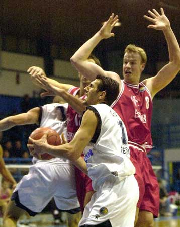 Με σκαμπανεβάσματα 98-87 τη Λεβερκούζεν στη Suproleague