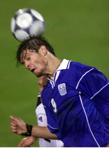 Η εθνική Ελλάδας προηγείται με 2-1 της Ρωσίας στο ημίχρονο