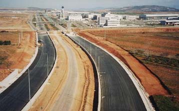 Εντοπίζει παραλείψεις και ζητά να λειτουργήσει τον Οκτώβριο το νέο αεροδρόμιο