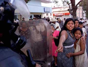 Οι σεισμοπαθείς διαμαρτύρονται για την ανεπαρκή βοήθεια