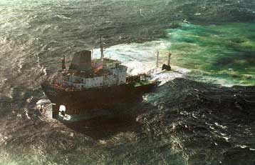 Τρεις ναυτικοί νεκροί και οκτώ αγνοούμενοι