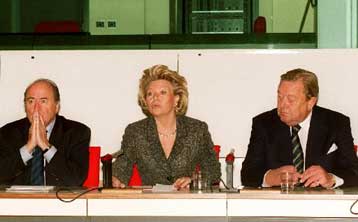 Σε τρεις κατηγορίες χωρίζουν τους ποδοσφαιριστές Ευρωπαϊκή Επιτροπή και FIFA