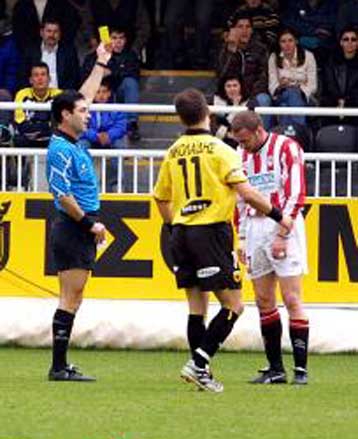 Ζητά την παραπομπή του Χέλη και των βοηθών του