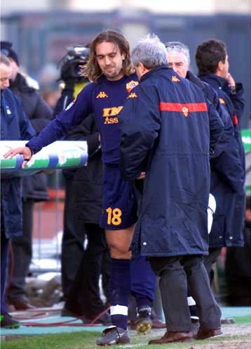 Τουλάχιστον ένα μήνα εκτός αγώνων ο Μπατιστούτα