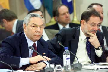 Συναίνεση των ΝΑΤΟϊκών συμμάχων για την επιβολή «έξυπνων κυρώσεων» ζητά ο Πάουελ