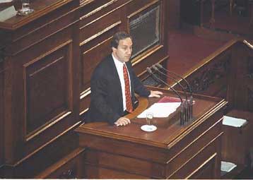 Κρούουν τον κώδωνα του κινδύνου ΤτΕ και Νέα Δημοκρατία