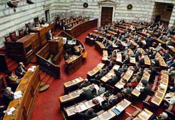 Αυξημένες αρμοδιότητες και στη Βουλή από το 2002