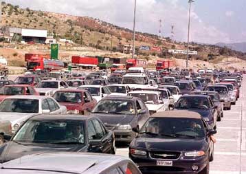 Δεκάδες οι νεκροί, εκατοντάδες οι τραυματίες στους δρόμους