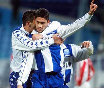 Ακολουθούν δύο «ερυθρόλευκοι»