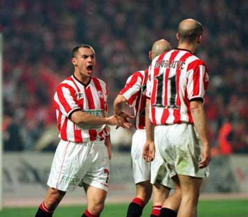 Προηγείται ο Ολυμπιακός 2-1 την ΑΕΚ στο πρώτο ημίχρονο