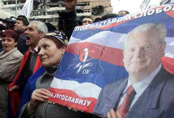 Ζήτημα ημερών και η σύλληψη Μιλόσεβιτς, γράφει ο Independent