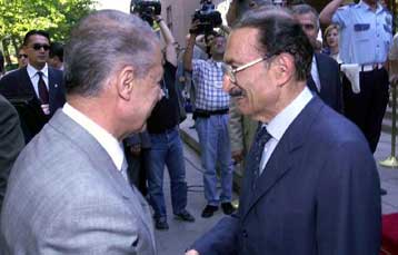 Συνομιλίες Σεζέρ – Ετζεβίτ και κυβέρνησης με ΔΝΤ