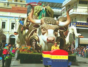 Κορυφώνονται οι εκδηλώσεις με την παράδοση του Καρνάβαλου στην πυρά