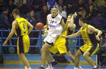 Και ο Ηρακλής πήρε τη νίκη διά πυρός και σιδήρου από την ΑΕΚ