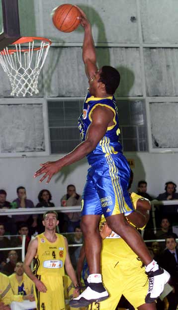 Κέρδισε δύσκολα το Μαρούσι 87-82