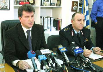 Έντεκα αποσπάσματα από την ΕΛ.ΑΣ. που επικηρύσσει το δραπέτη