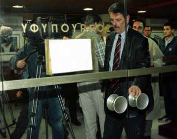 Να σταματήσει ο Βασιλακόπουλος να παρουσιάζεται ως ο σωτήρας του Αρη