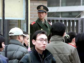 Οι πρώτοι επτά καταδικασθέντες για συμμετοχή σε σκάνδαλα εκτελέστηκαν την Παρασκευή