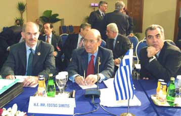 Όσοι προστρέχουν στον υπερβολικό εθνικισμό και στην τρομοκρατία παίζουν με τη φωτιά