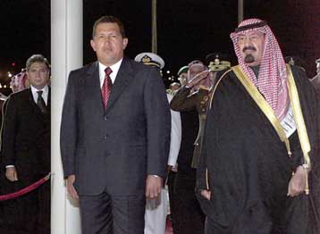 Επιβεβαιώνει ο Τσάβες τις φήμες για μείωση από τον ΟΠΕΚ