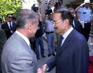 Ευθύνες για την πολιτική κόντρα καταλογίζει στον πρωθυπουργό ο Σοϊσάλ