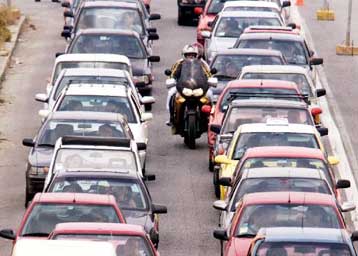 Βροχερό αλλά ζεστό το τριήμερο και βελτίωση… από Δευτέρα