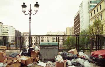 Ευθύνες στο δήμο για την κακή εικόνα της πρωτεύουσας