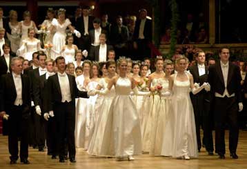 Βίαια επεισόδια σκίασαν τη λαμπρή τελετή στην Όπερα